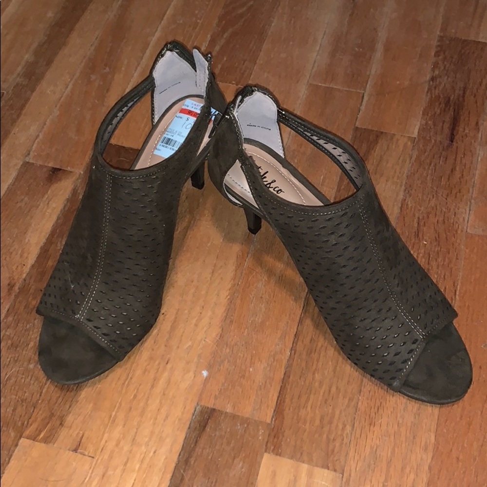 Open toed heels